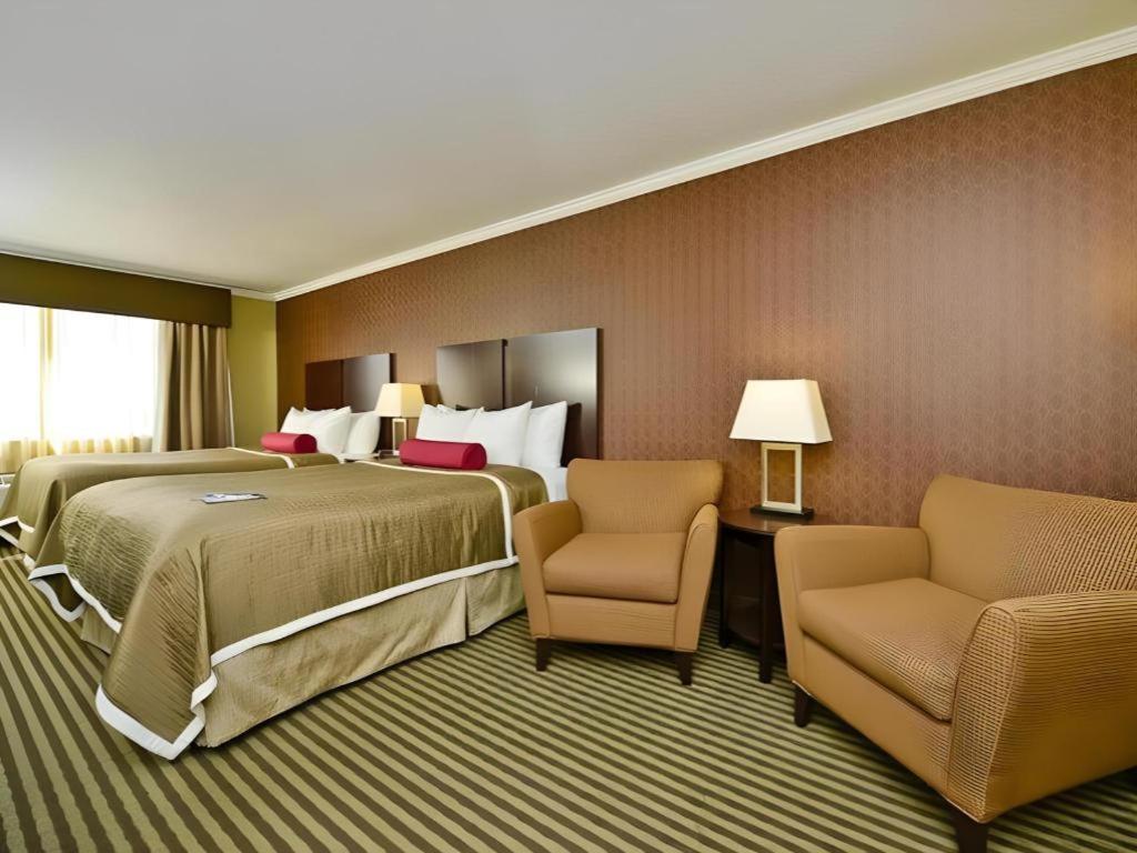 Best Western Plus Olathe Hotel Exterior photo